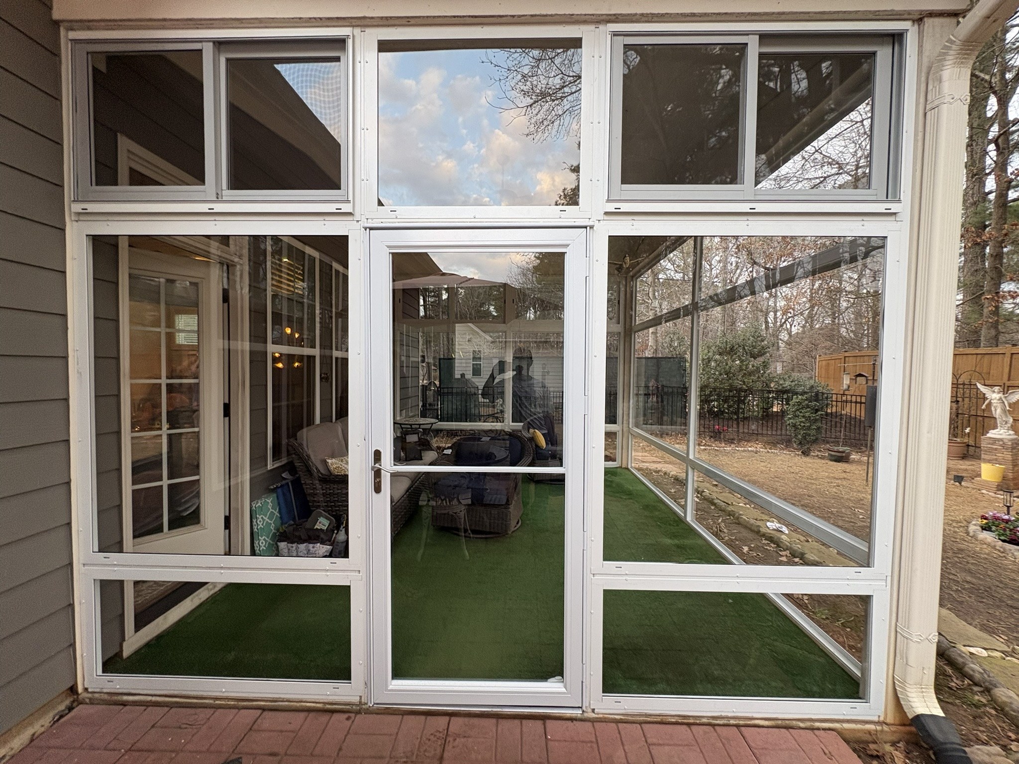 White enclosure door surrounded by CWS clear acrylic fixed panels and upper sliders.