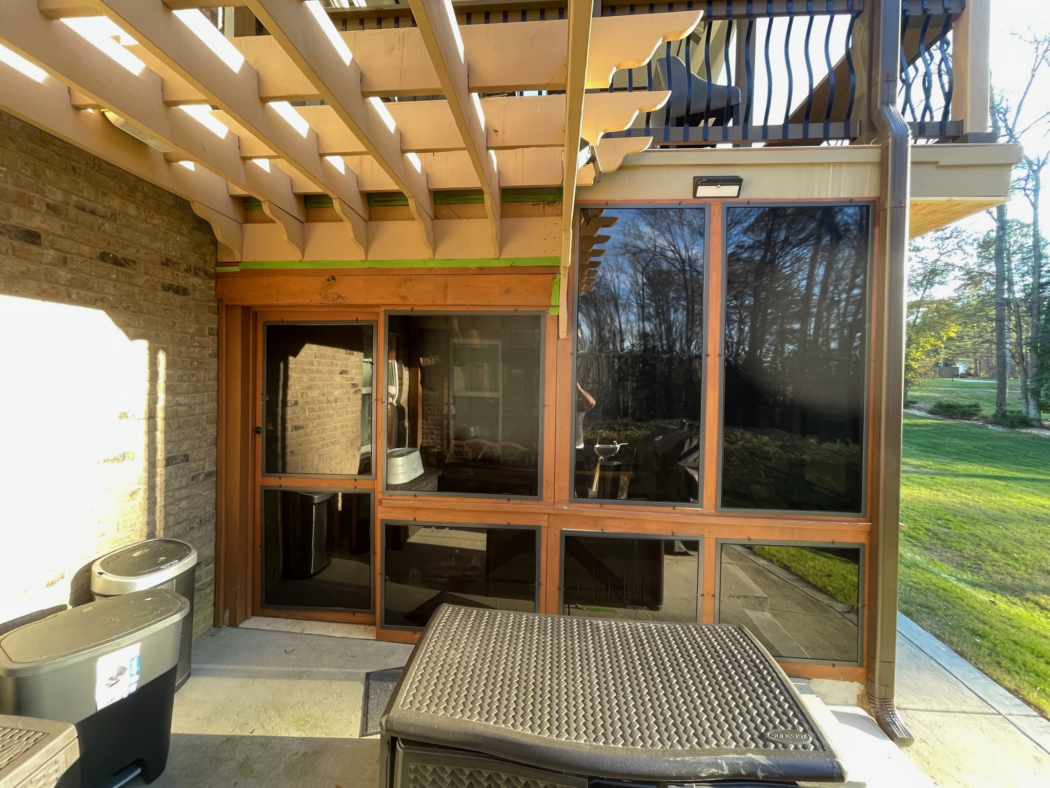 Door opening coordinated with surrounding Eze-Breeze LF20 fixed panels.