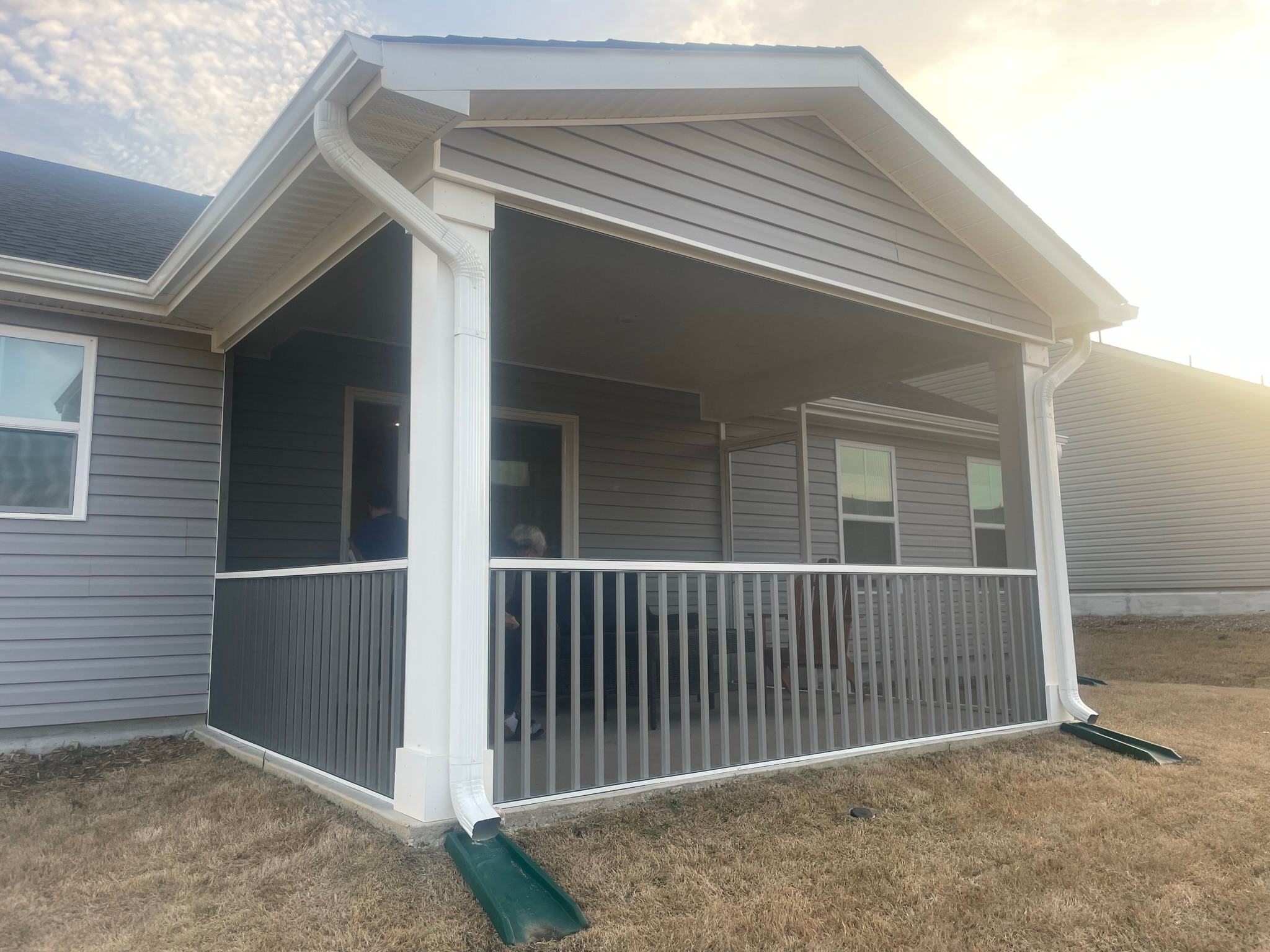 White extruded-aluminum screen porch with a 36-inch rail and integrated pickets.