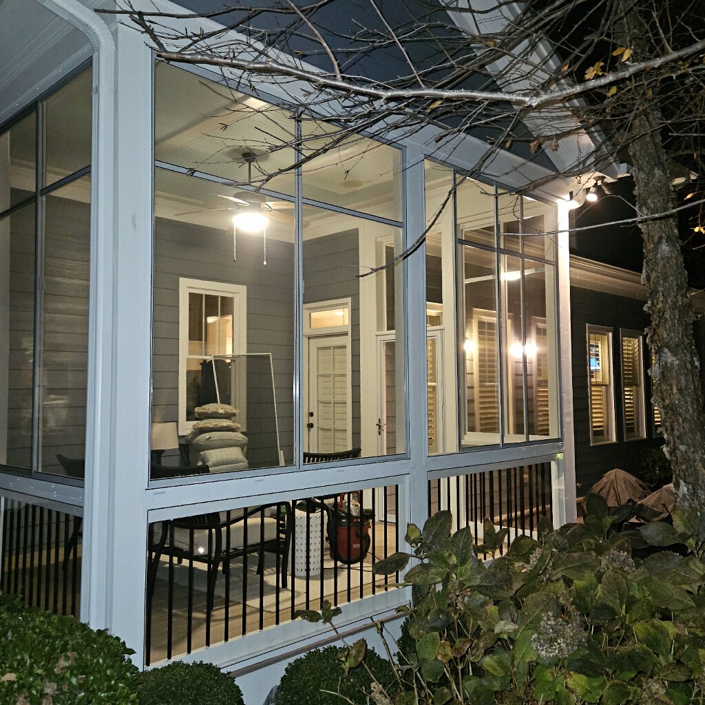 Corner exterior view of white Eze-Breeze SS10 horizontal sliders above LF20 fixed panels.